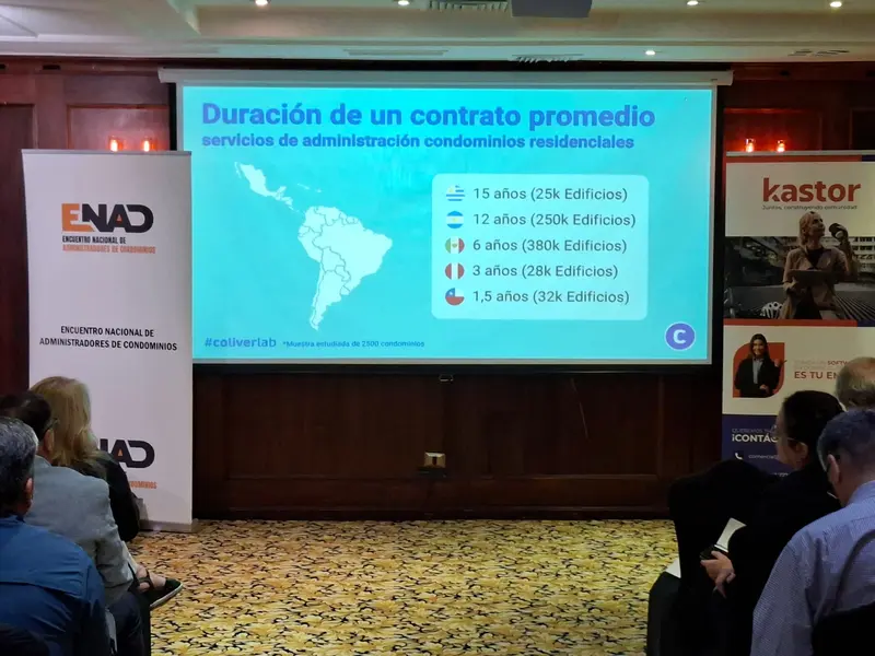 Conferencia frente al público de ENAD